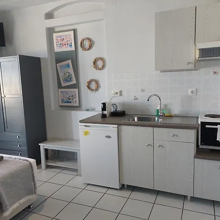 Apartment Bay *
